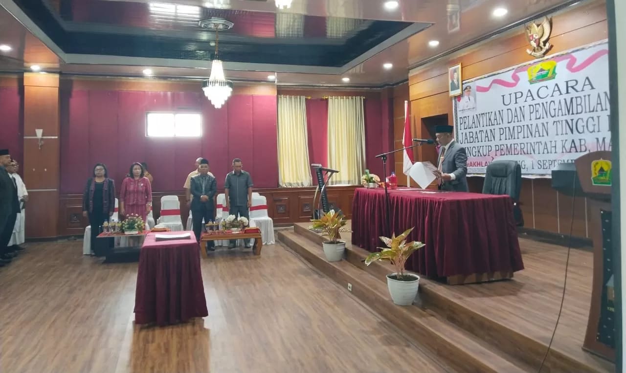 Bupati Manggarai Lantik 12 Pejabat Eselon II, Tekankan Pentingnya Kerja Kolaboratif