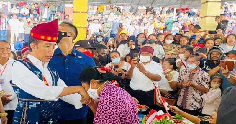 Antusias Masyarakat Ngada Sambut Presiden Jokowi dan Ibu Iriana