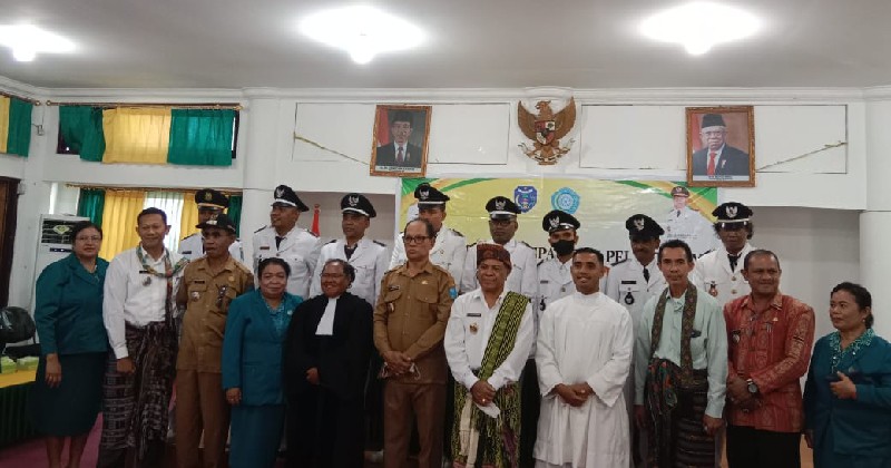 Bupati TTU Lantik 8 Penjabat Kepala Desa