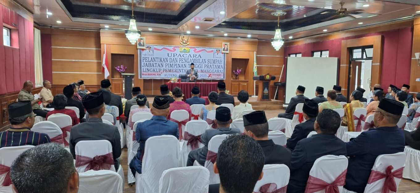 Bupati Hery Nabit Lantik Pejabat Eselon II di Lingkup Pemkab Manggarai